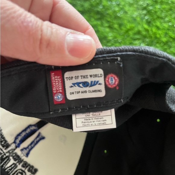 2010 NCAA DUKE Regional Champions Black and White Cap - Picture 5 of 6